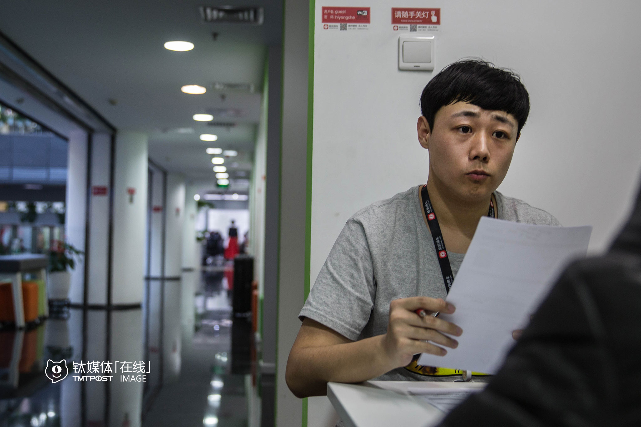 2月26日，面试到下午的第4个人选时，孙畅的嗓子已经开始有点沙哑，额头上也冒出了汗珠。他是易到用车的招聘专员，是公司与求职者之间的&ldquo;第一面&rdquo;。这是一个和言细语的小伙子，他说自己很喜欢跟人一对一交谈的感觉，这让他从每个人身上都学到东西。