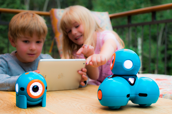 这款教育机器人被邀请入驻苹果店，作为一家创业公司是如何做到的？