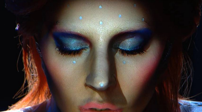 Lady Gaga 在本届格莱美上用“全息投影”刷了一把存在感