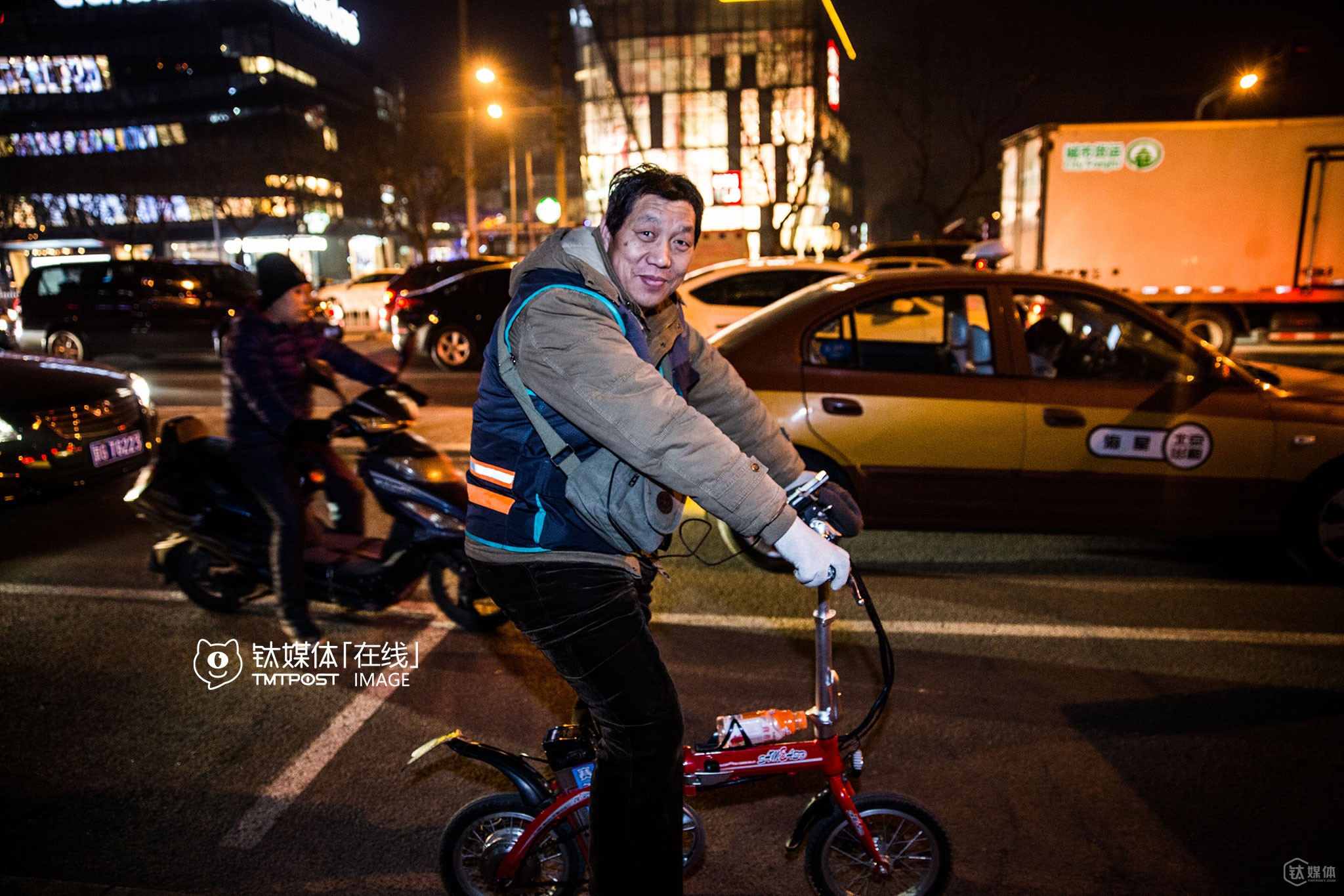 Photo Gallery 019: Chinese O2O Designated Drivers Working In The Night