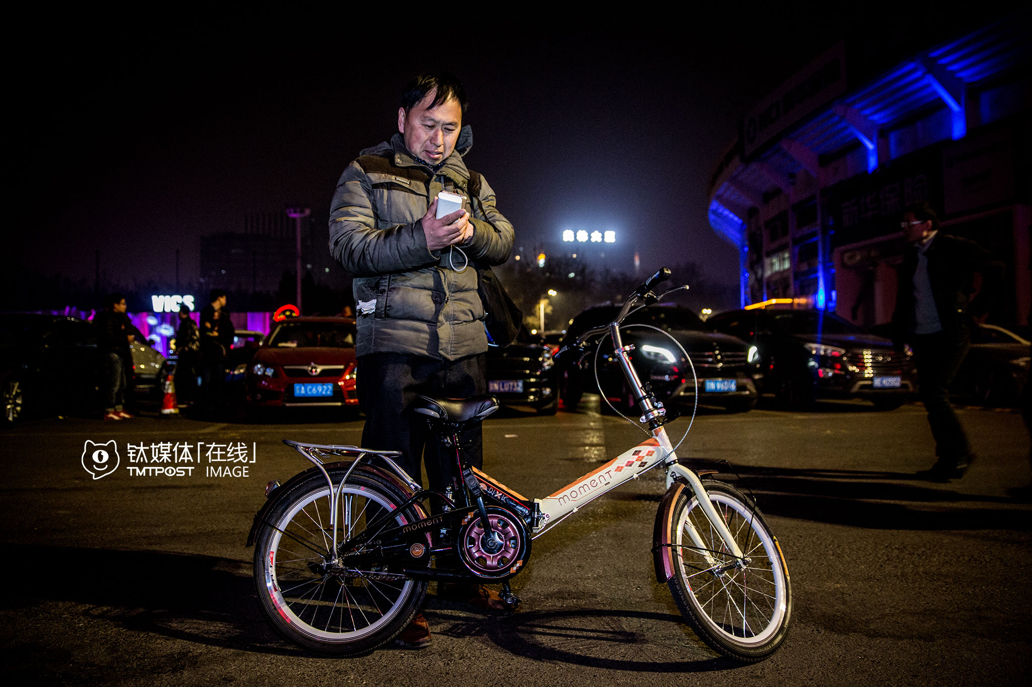 3月15日，一名兼职代驾在等待已经预约好的客人从KTV出来，对方预约了23:45，他在KTV外从11点多一直等到12点多，对方一直没出来。