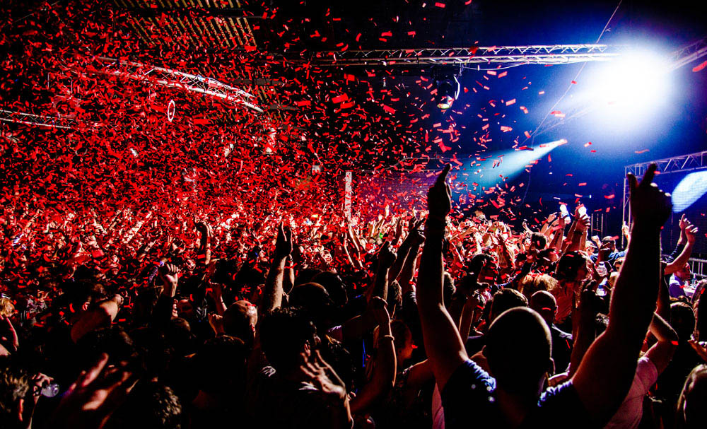 付费观看演唱会，爱奇艺搭上环球音乐要做这件事