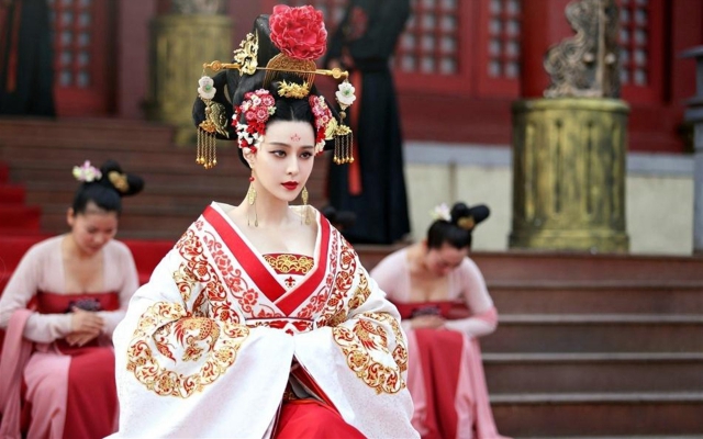 “弃华谊，入唐德”，范冰冰此番选择为哪般？