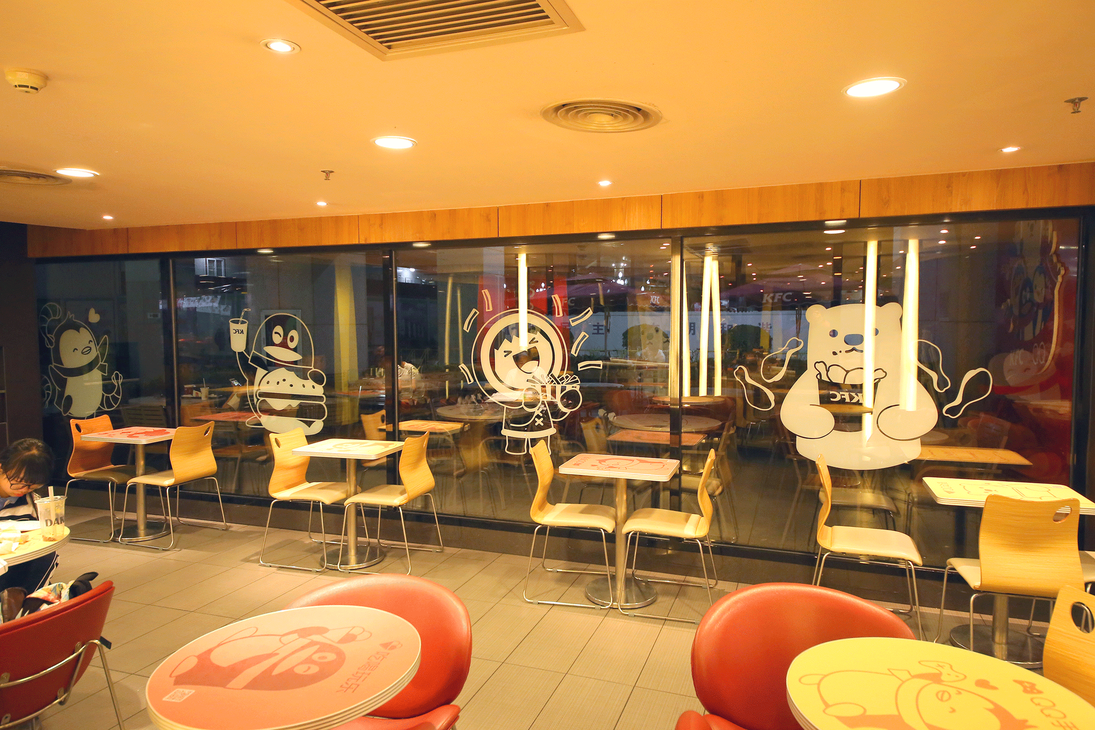 00:0002:48【钛媒体综合】除了跟百度推出肯德基(kfc)概念店以外(在店