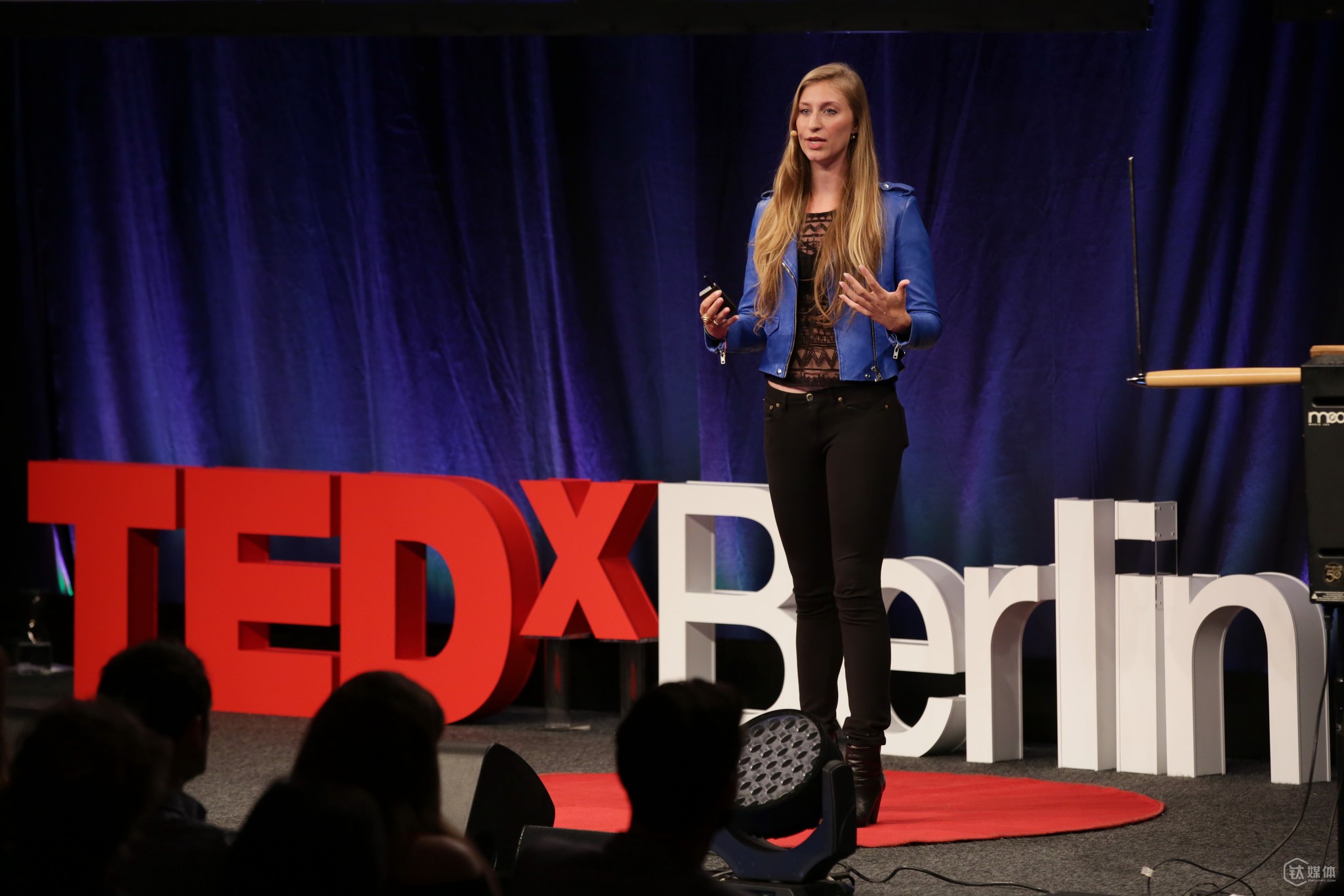 她是“美国偶像”，她是科比的慈善管家，她却要用VR颠覆纪实新闻，她约你深圳见！