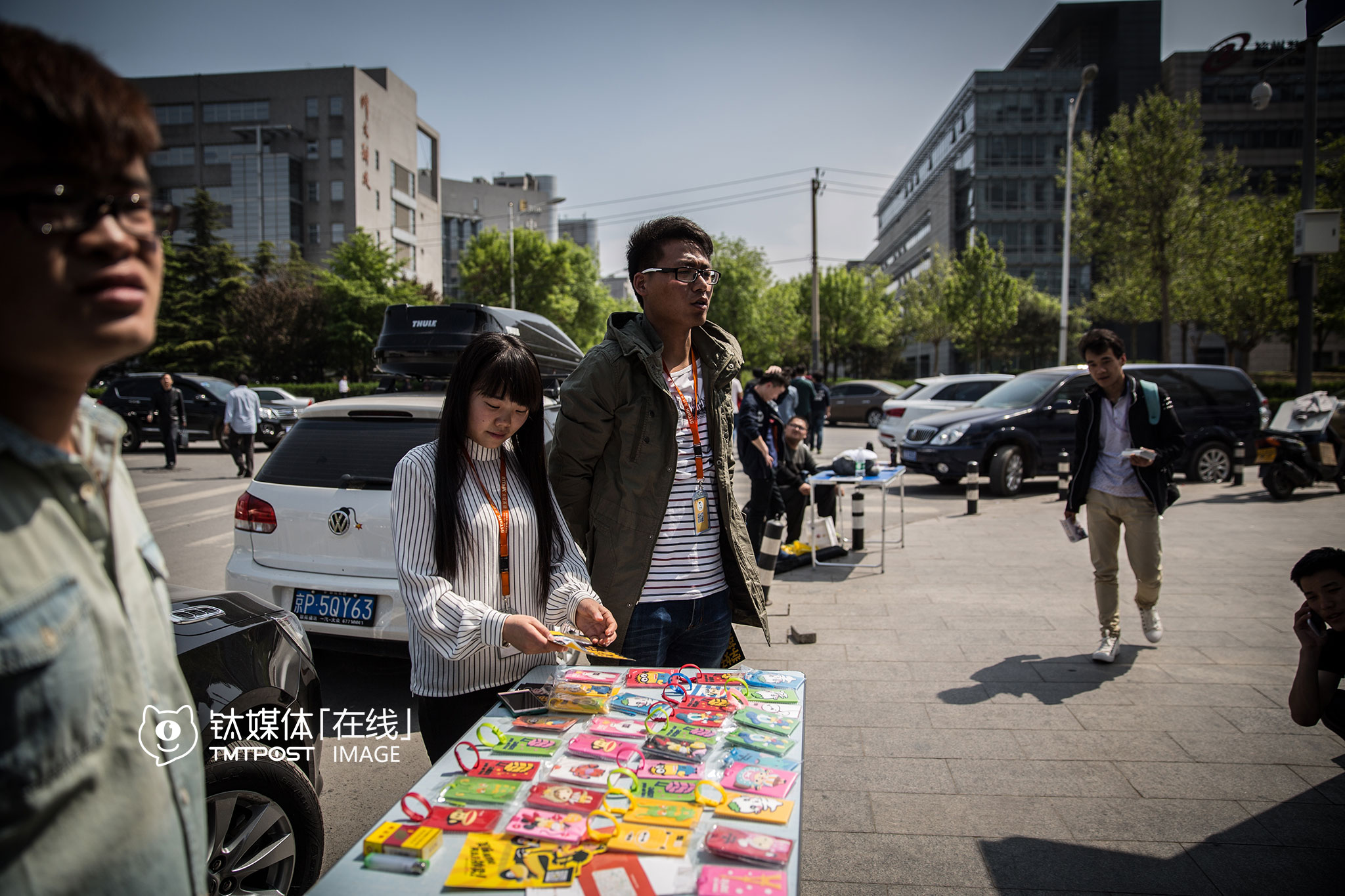 一家在线英语培训机构的地推员工。他们是这家机构的员工，公司每月有450个注册量考核，“在这里很容易完成。”
