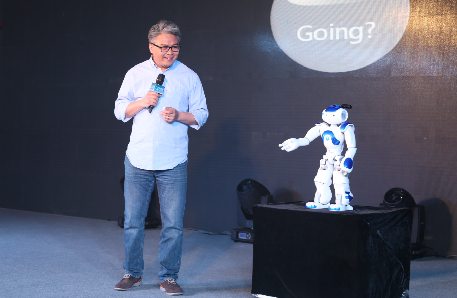 战胜李世石的机器人也能打败徐小平么？