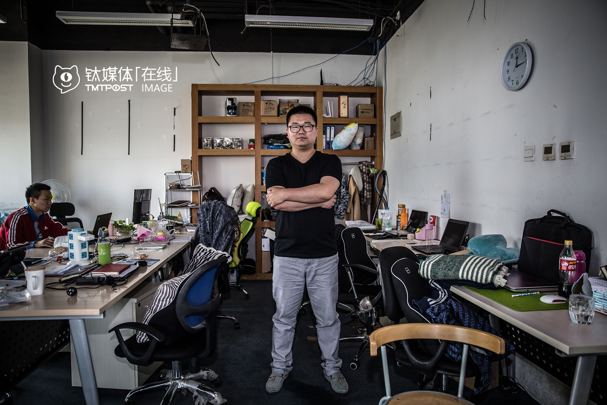 2015年11月，手工艺品社交电商“美不美”创始人何鹏飞带着团队，将公司迁到上地。“这里是北京创业团队氛围最好的地方。”何鹏飞说，在上地，招人方便，自己的项目也很快拿到了融资。但作为一个专注于发现生活美学项目的创始人，他觉得上地的上班族，很少有懂得享受生活的时间，“上地很多上班族，一天到晚匆匆忙忙，工作效率很高，但是太奔忙，没有自己的生活。”