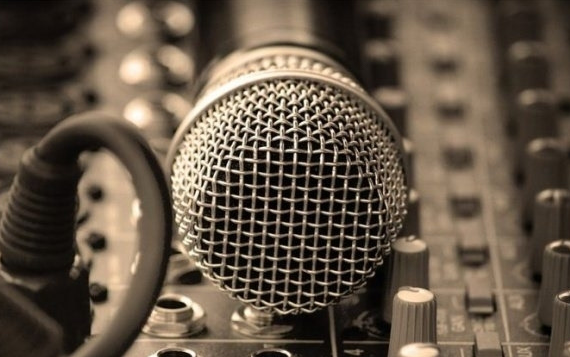 网络电台已经不“互撕”了，因为正忙着找赚钱的出路