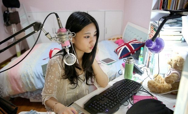 【钛晨报】被查的网络直播平台用户量超2亿，移动直播蕴藏千亿级市场