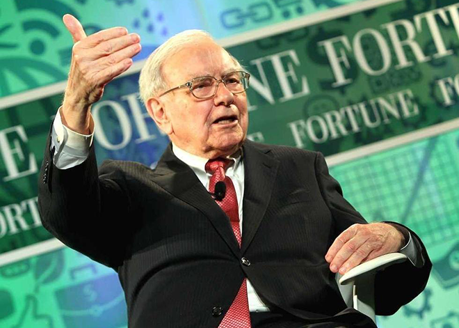 数十年不碰科技公司的巴菲特，为何忽然宣布持有10亿美金苹果股票？