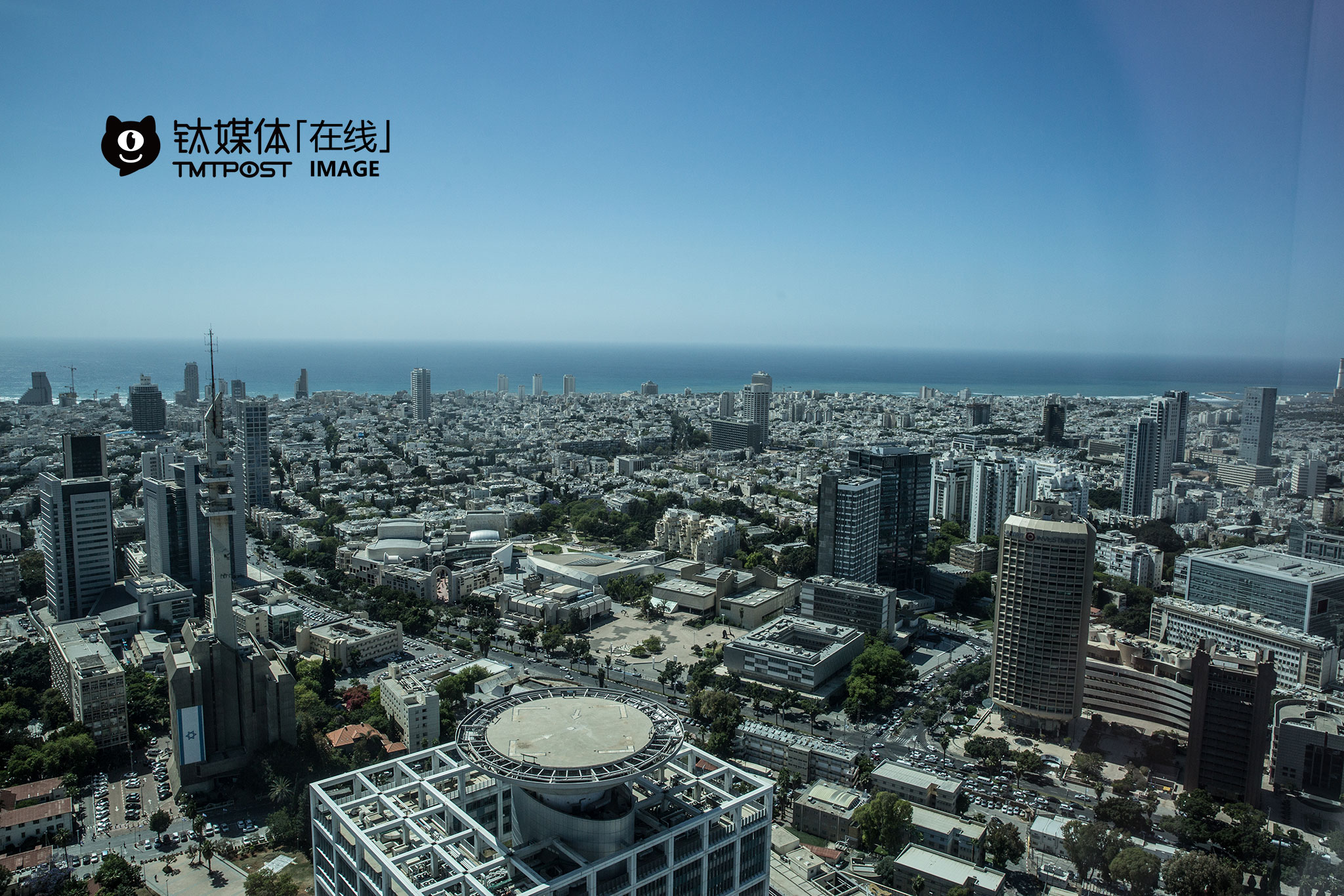 位于地中海东岸的特拉维夫，是以色列第二大城市，也是以色列的经济中心，被称为以色列的“硅谷”。在特拉维夫，每平方公里有将近20家创业公司，城市人口的1/3年龄介于18-35岁。这里也被列为中东生活费用最昂贵的大城市之一。