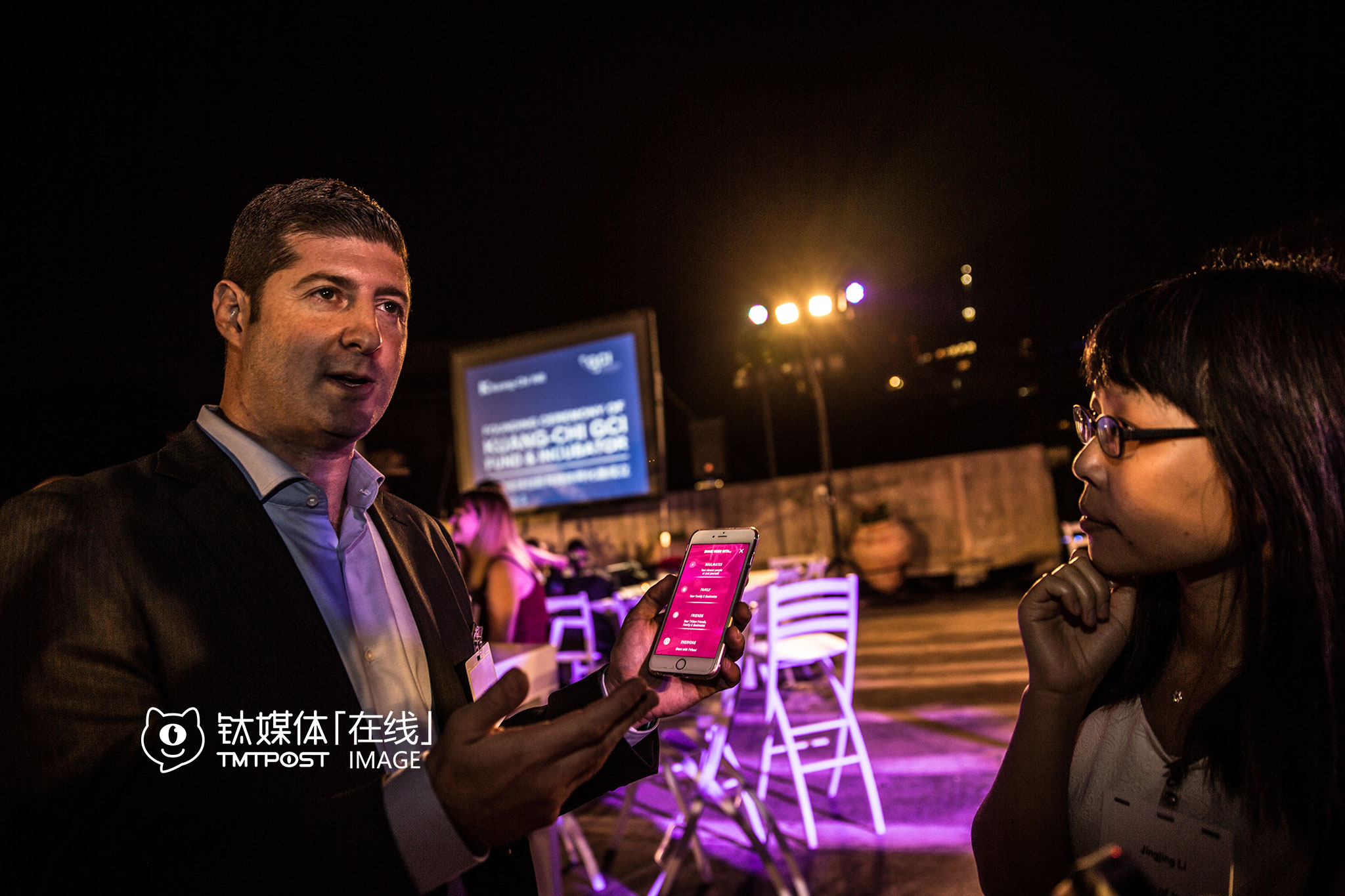 Uri Schneider是一名以色列创业者，他的产品是一款名为TVibes的视频社交APP。Uri曾经经人介绍，在2016年春节前去中国与一家投资机构见面，“他们说自己投过百度，还说好要投我，我很高兴地回来等消息，可是过了春节就没信了，现在也不了了之了。”Uri说，这件事并没有打击到他太多，“我还会去中国找钱。”