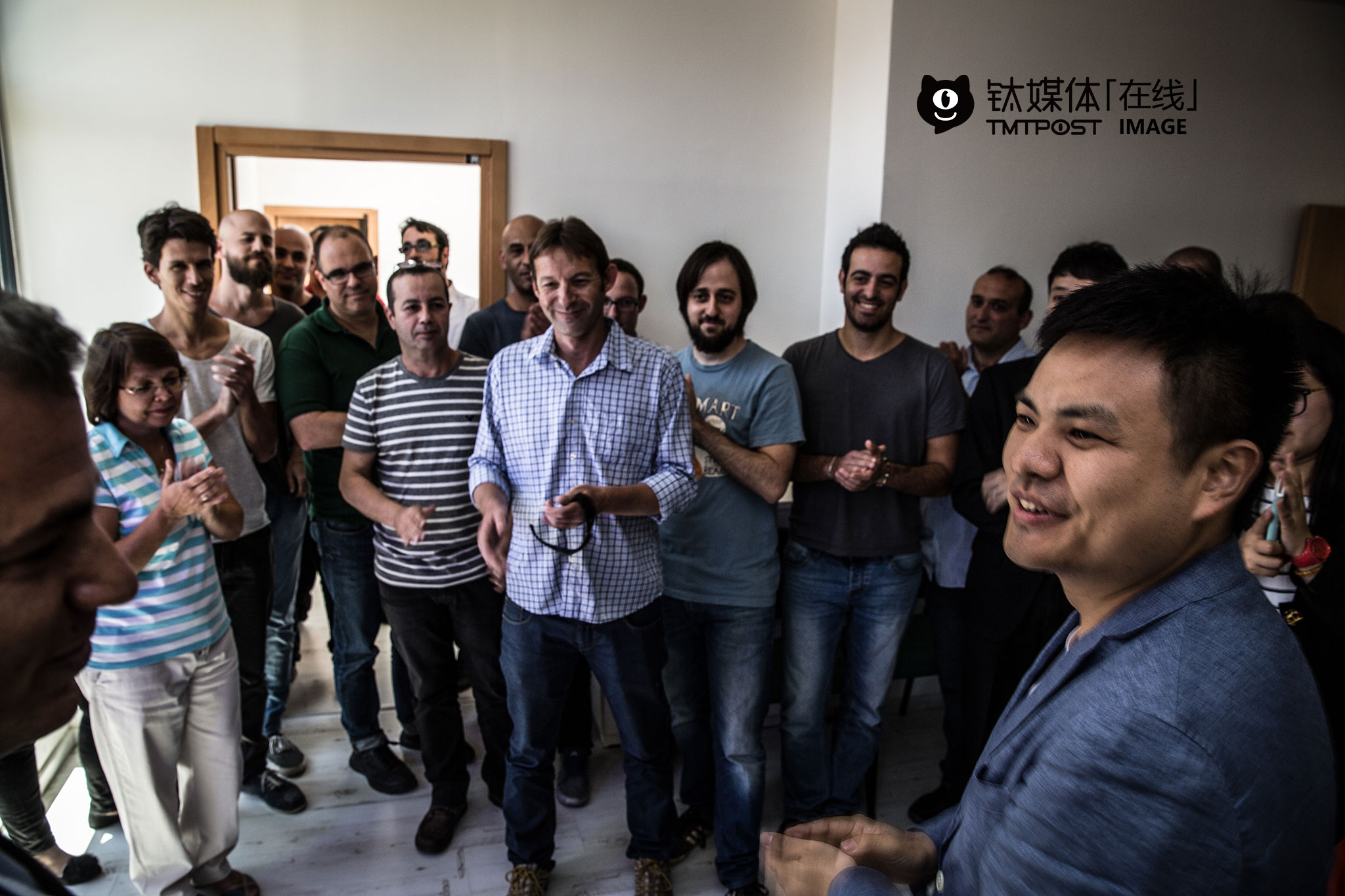 展示过后，公司CEO Gideon Shmuel召集研发团队的成员第一次与新入局的中国投资人见面。