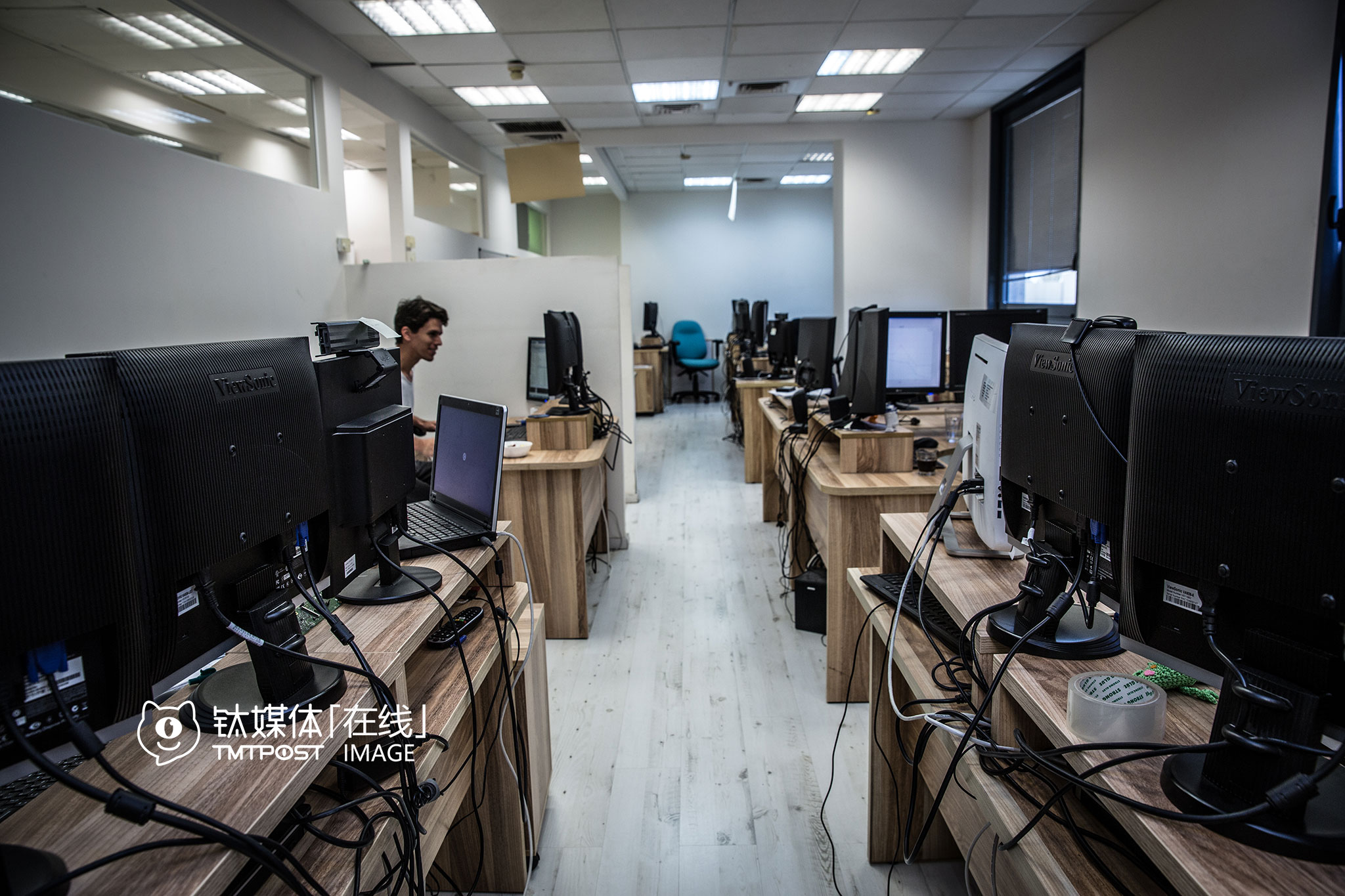 Eyesight的工程师办公室。