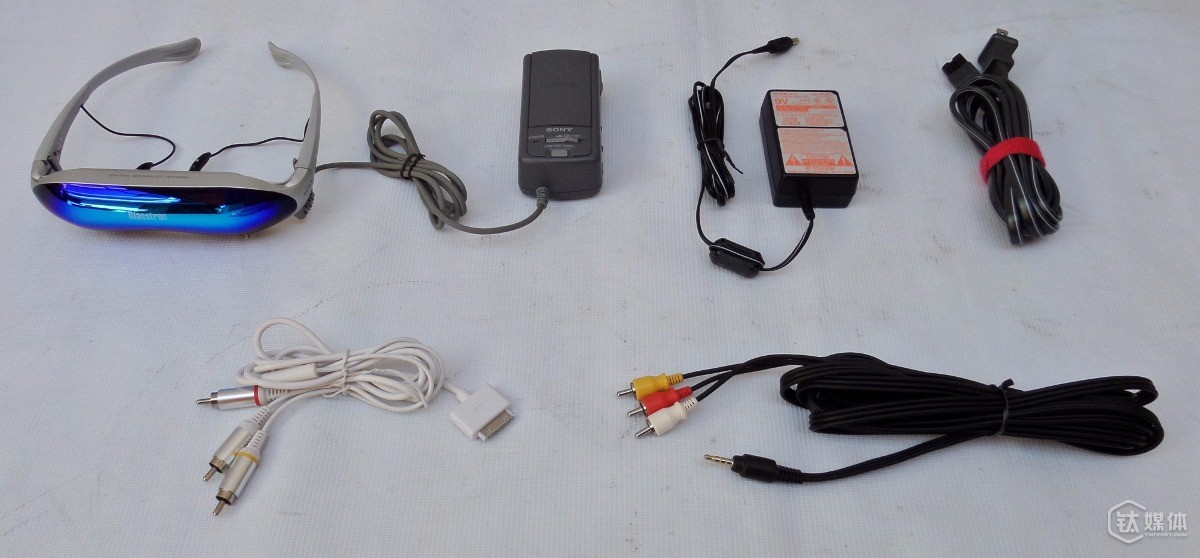 最早的 Glasstron PLM-A35全套设备