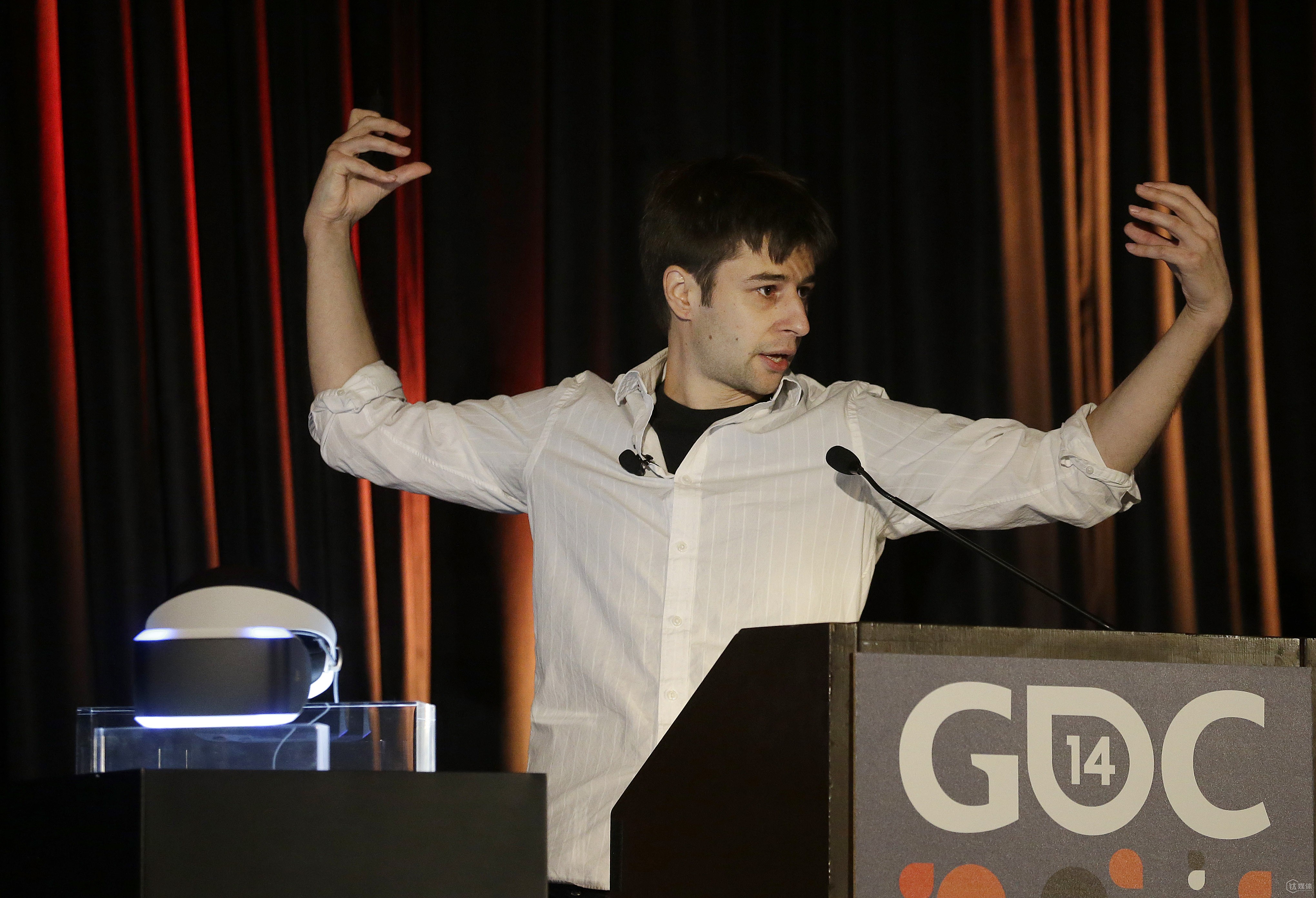 安东在2014年的 GDC 向台下听众介绍墨菲斯计划