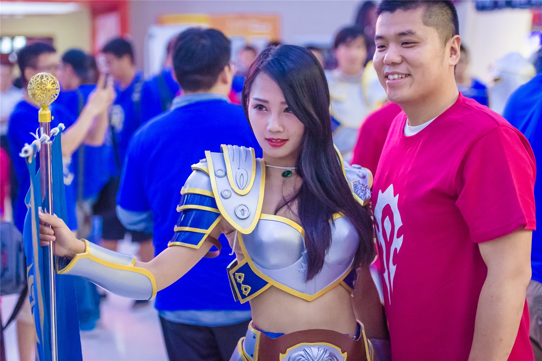 粉丝和魔兽COSER合影