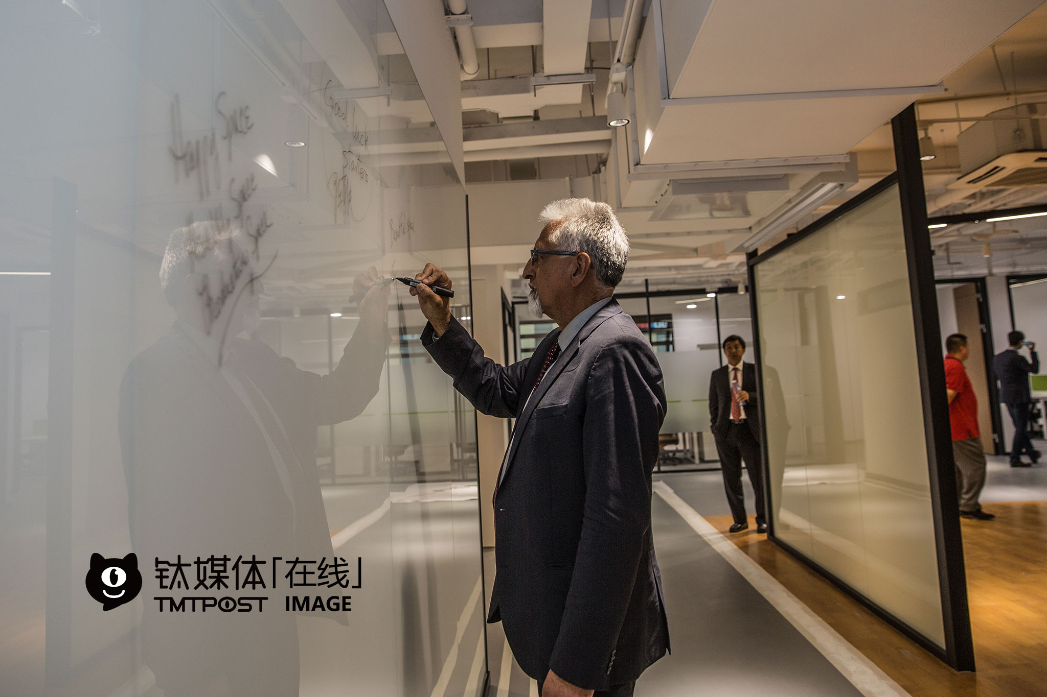 市长们应邀参观PNP孵化器位于上海的新址，瑞趣芒德市副市长Eduardo Martinez在公共区域的玻璃墙上写下祝愿。Plug and Play是一家来自硅谷的孵化器，据报道已为2000多家创业型公司服务过，包括Dropbox、PayPal等知名企业。PNP已进入中国上海、苏州、重庆等地。