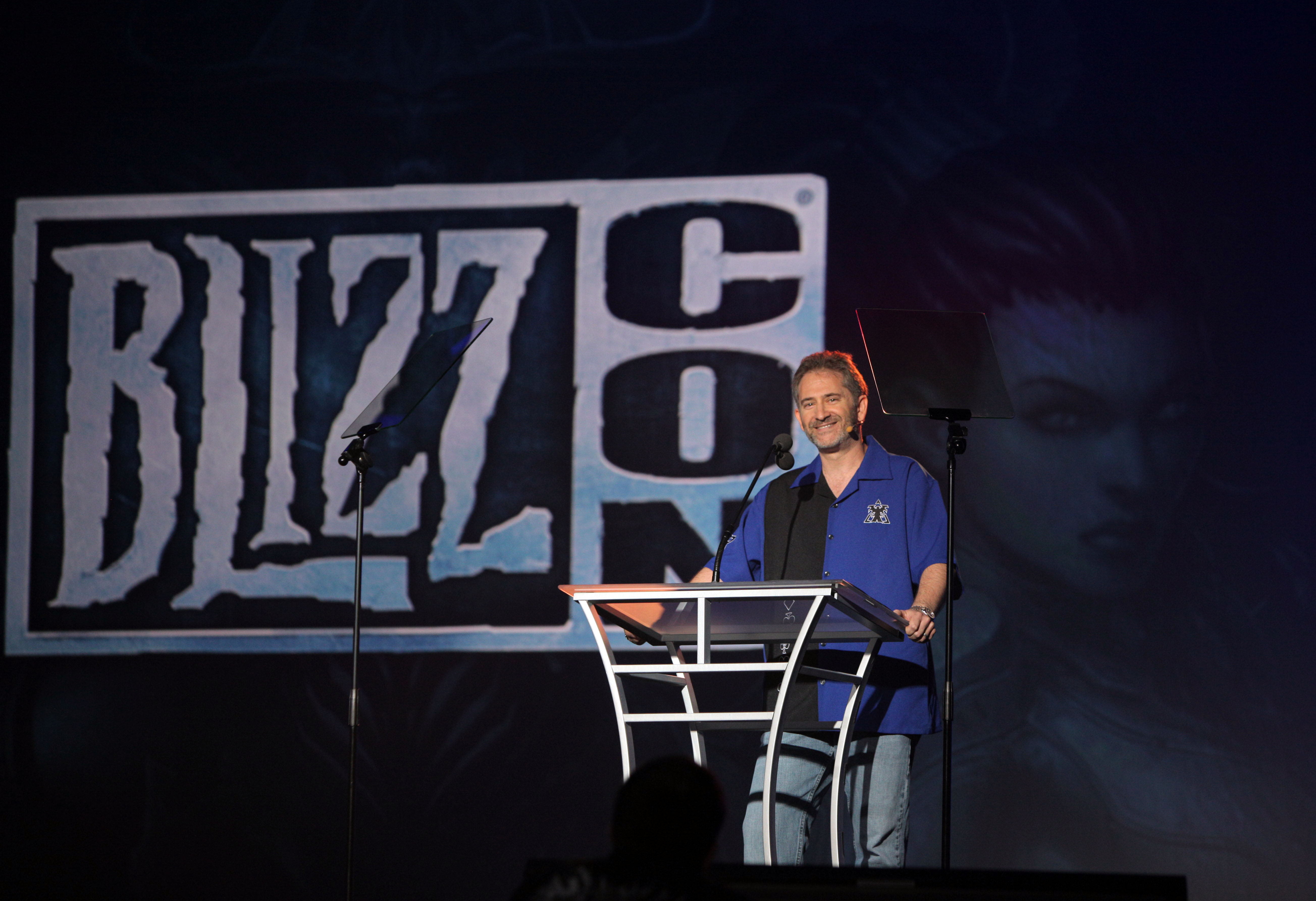 迈克·莫汉在2011年的暴雪嘉年华上 来源：SobControllers