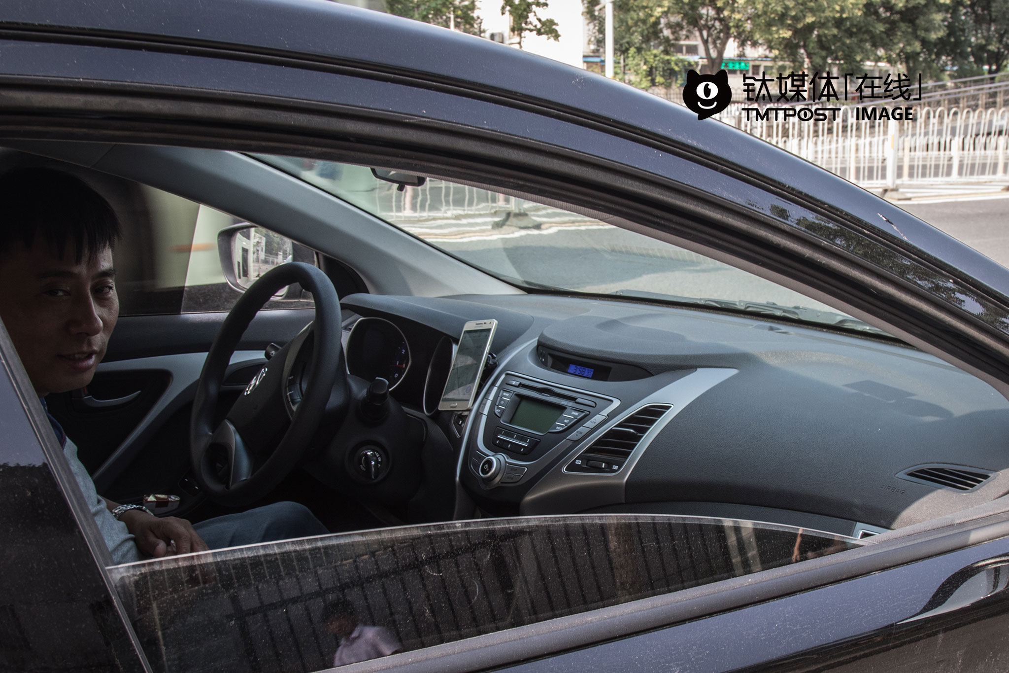 &ldquo;滴滴和优步合在一起，不就没竞争了？&rdquo;8月1日，海波跑优步正好一个星期，每天能跑十多单，&ldquo;如果没竞争，补贴应该就少了，这样的话可能干的人也会少吧。中国就这样，刚刚给老百姓点方便，就又要开始那啥了&rdquo;。