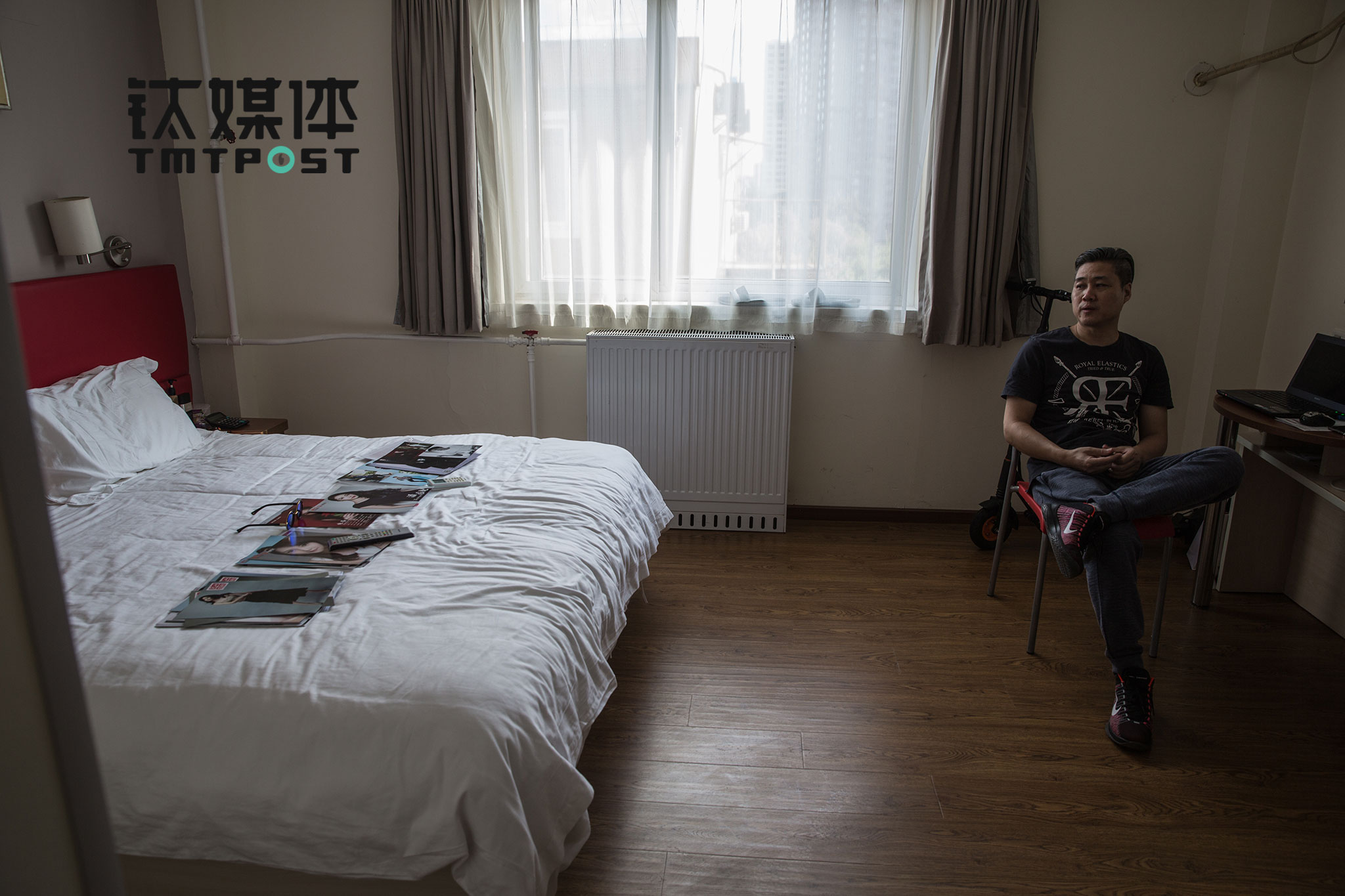 导演岳昊准备拍一个名为《捉妖妓之蛇仙传说》的影片，重新演绎一下白蛇传，到2016年8月底，他已经在飘HOME呆了一个月。&ldquo;我做影视快20年，这几年周围的小兄弟都在做网大，我决定自己也试试&rdquo;，岳昊正在寻找男女一二号等主要演员，&ldquo;见了几十号人了，简历收了好几百，但我自己满意的人还只有几个&rdquo;。