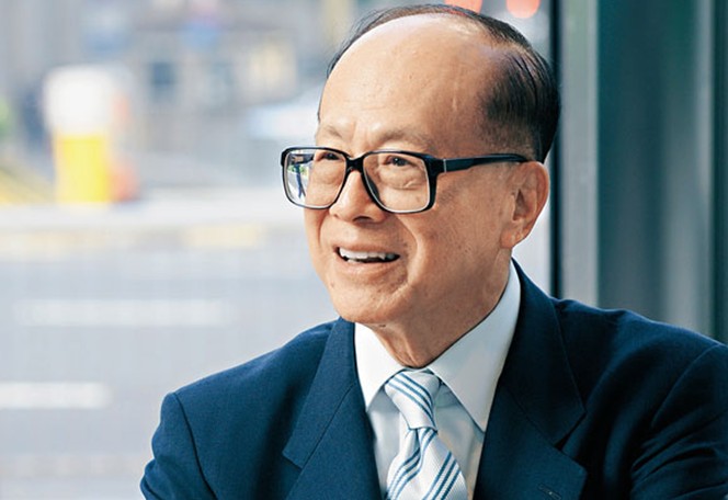 腹背受敌的李嘉诚，也该重新审视现有打法了