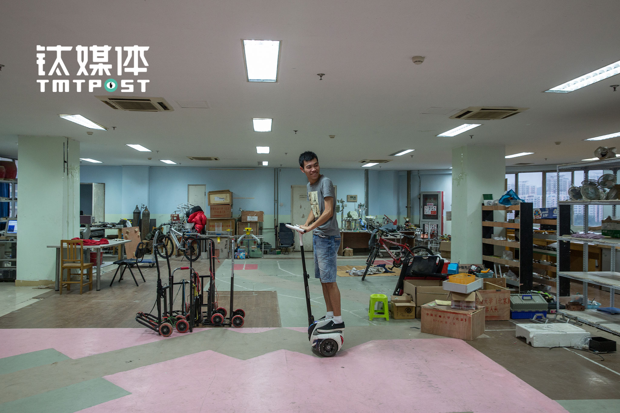 于泽凡是SPR战队的一名战术指导，在比赛中负责全局统筹并安排战术，“在比赛中越到后面压力越大，因为作为战术指导，可能就因为自己一句话的事情就能决定是输还是赢，关键在于自己会不会判断和快速分析”。