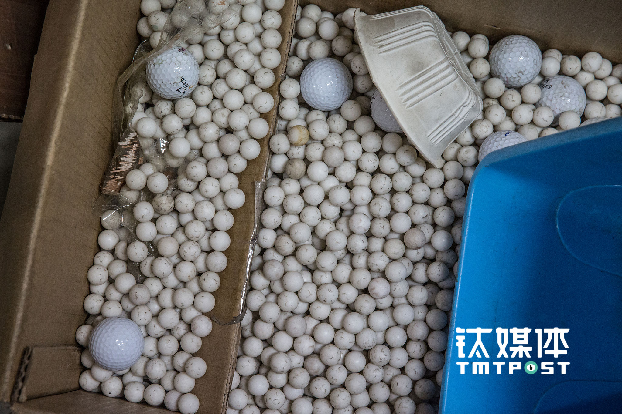 Robomasters比赛中使用的“实弹”，其中高尔夫球的攻击力大大高于小子弹，但高尔夫球在赛场地图中央的“资源岛”，需要英雄战车在比赛中“登岛”才能获取，英雄车无法登岛获取大火力支援，是这一届Robomasters比赛中SPR战队在决赛中失利的原因之一。