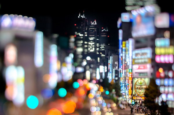 盛世下的回眸：在时间河流中审视2016上半年商业财报