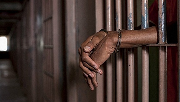 京东严打内部贪腐，两人在办公室被警方带走|10月24日坏消息榜