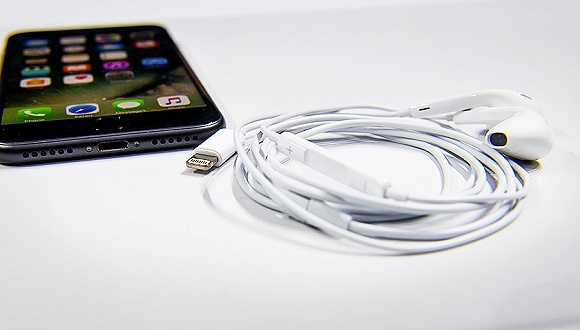 苹果指控亚马逊：卖的原装苹果配件90%是假货|10月20日坏消息榜