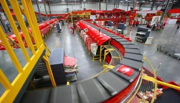 京东也玩起了黑科技，利用机器人建立无人仓储