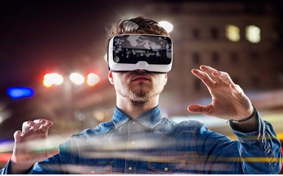 多数VR企业挤在一条错误的跑道上，如何商业化要看这么几点