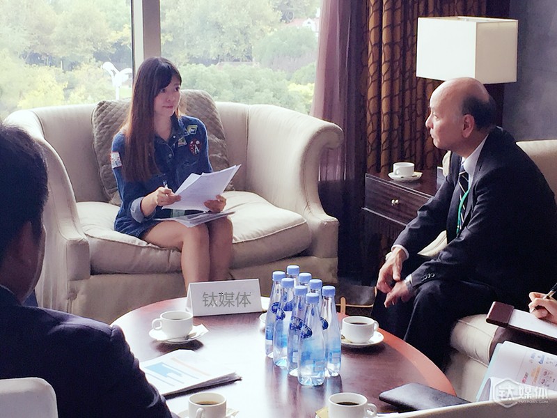 钛媒体编辑对花王董事长进行独家专访