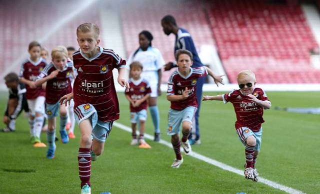 除了商业上的成功，英国足球的社区文化也值得我们学习