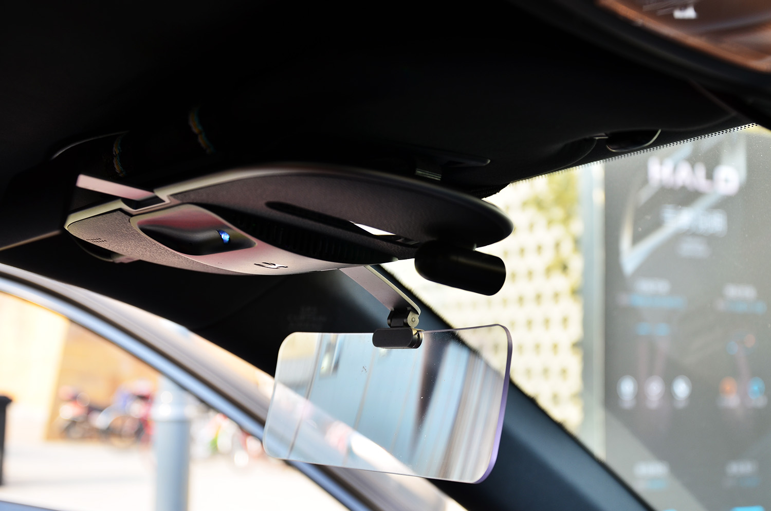 想让你的汽车变身“宝马7系”，只需要这么一款HUD产品