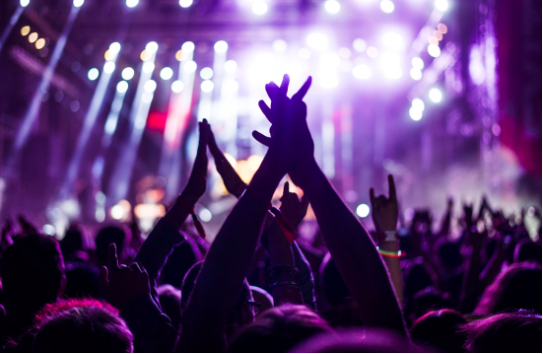 娱乐成了营销主入口，年尾的各种盛典大戏该怎么唱？