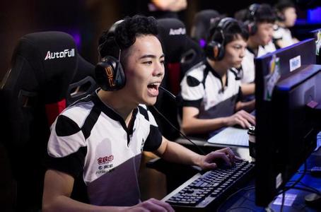 本质上还是“非主流”的电竞行业，距离在酒吧看比赛还有多远？