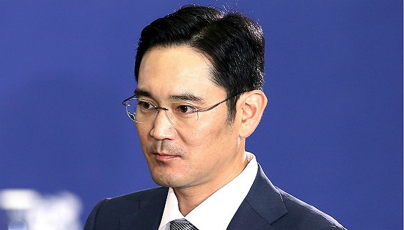 【钛晨报】三星“太子”被控行贿430亿韩元，韩国检方正式申请逮捕令