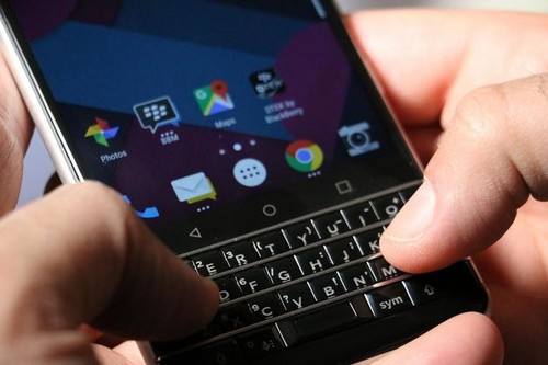 黑莓手机回来了，保留物理键盘的它还会是高管们的心头好吗 | CES 2017