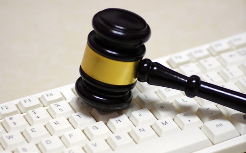 广告新规、快播涉黄、直播监管......最权威传媒法律十大榜单出炉 | 年度盘点