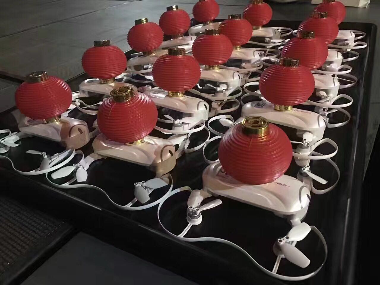 等待登台的无人机&ldquo;队列&rdquo;