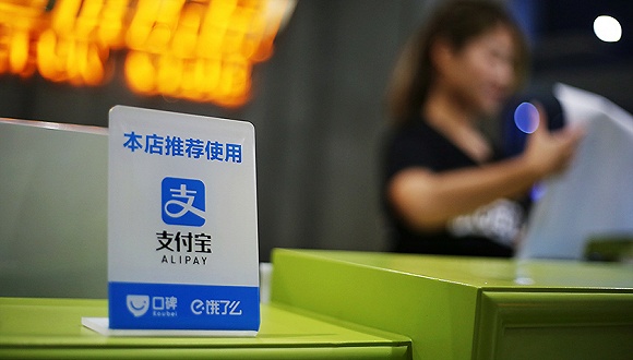 备受微信冲击的支付宝，为何能在海外完成反杀?
