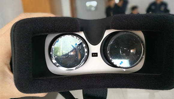 濒死的VR头盔业：10元一个，员工称“垃圾”