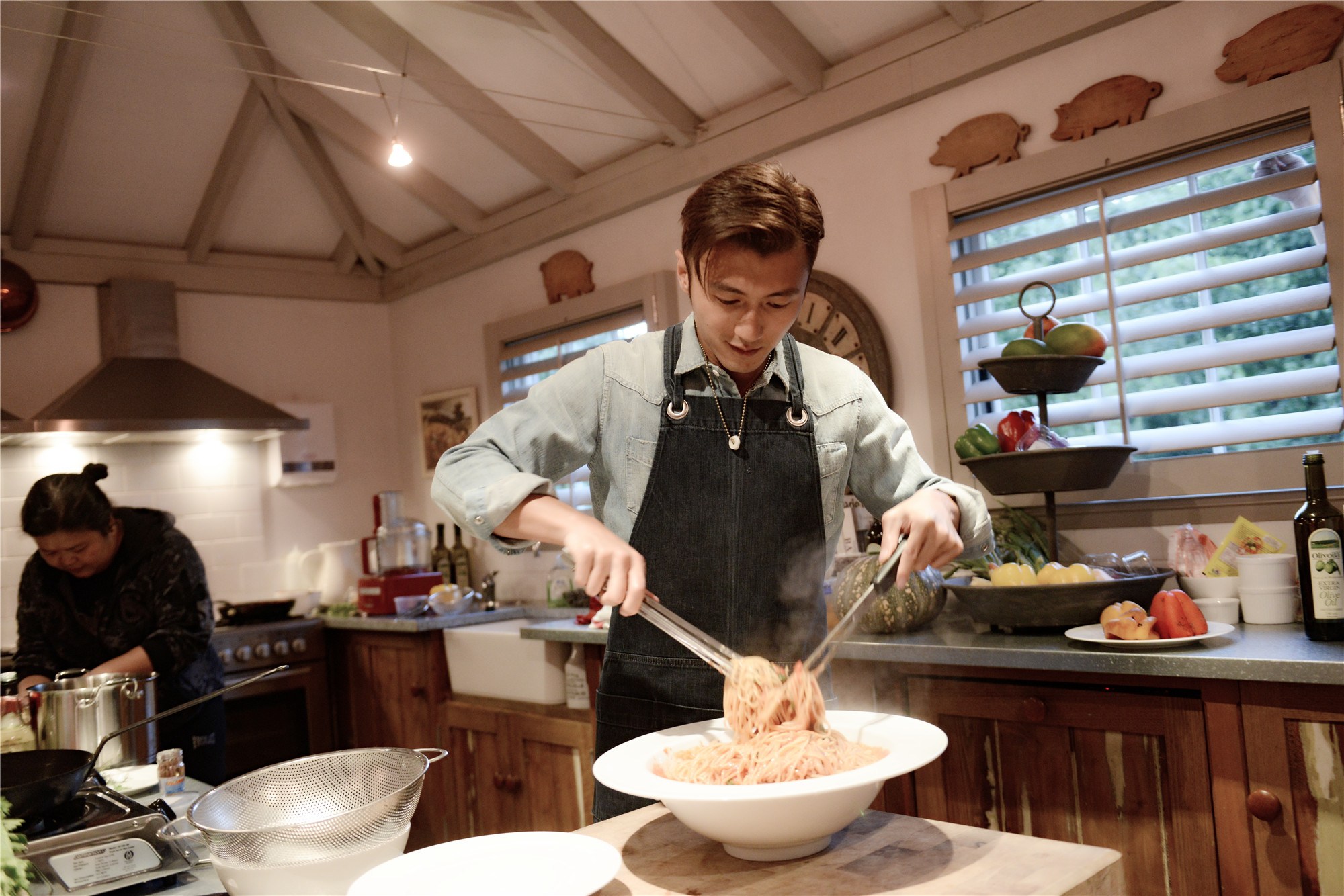 《决战食神》输了票房，却赢来了谢霆锋的“美食商业帝国”？