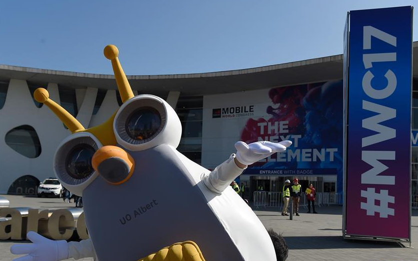 【钛晨报】各大品牌扎堆发布新机，MWC首日都有哪些亮眼产品？