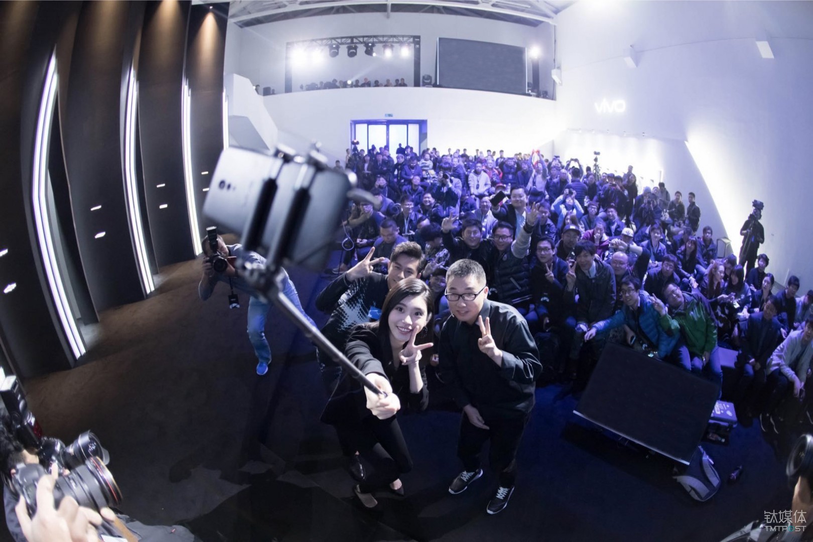 手机厂商大玩色彩，江郎才尽or厚积薄发？