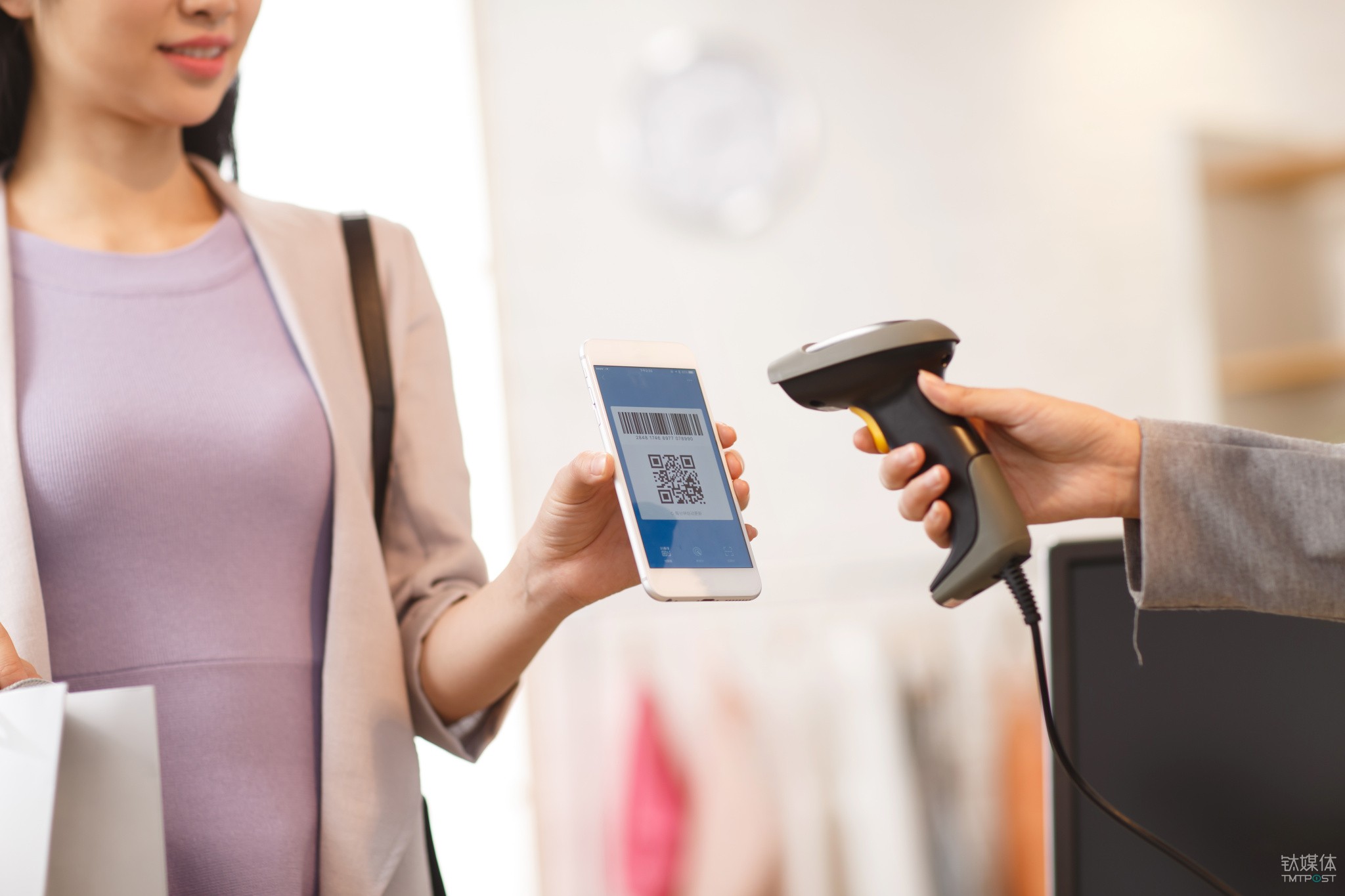 为了推广无现金计划，支付宝要为你的每笔扫码发放“奖励金”