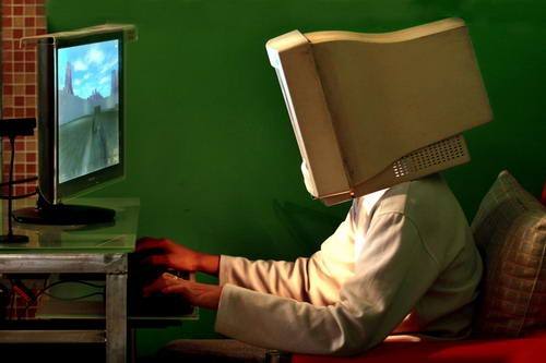 历数两会代表十年游戏提案 “熊孩子玩游戏”竟成老大难问题